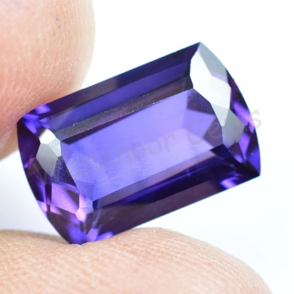 Stunning Purple 7.75 ct. Sapphire - Picture 4 of 4